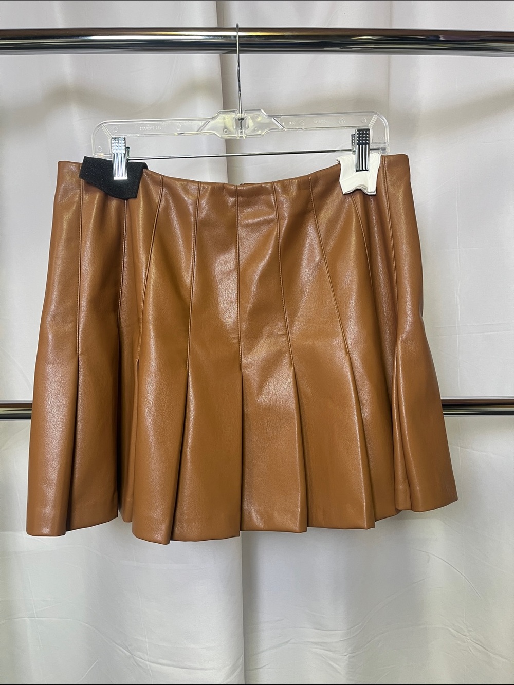 Alice + Olivia womens Carter Vegan Leather Pleated Miniskirt camel size 14